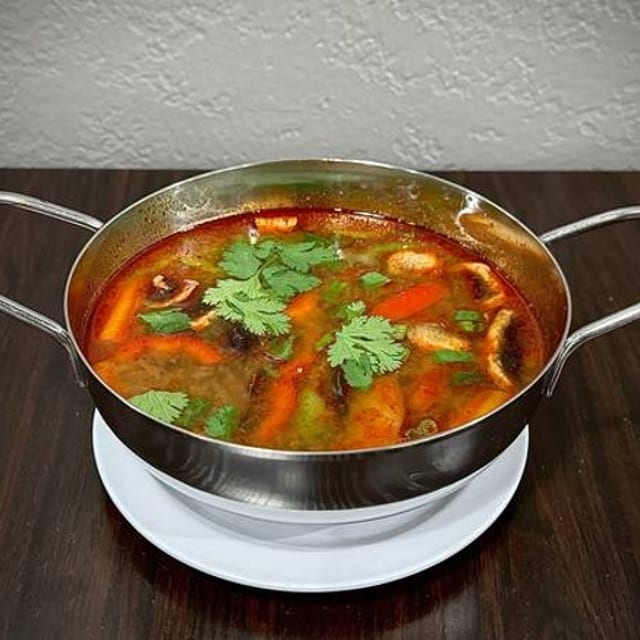 TOM YUM.